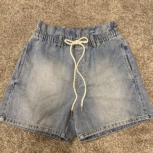 Winched waist denim shorts GAP xs